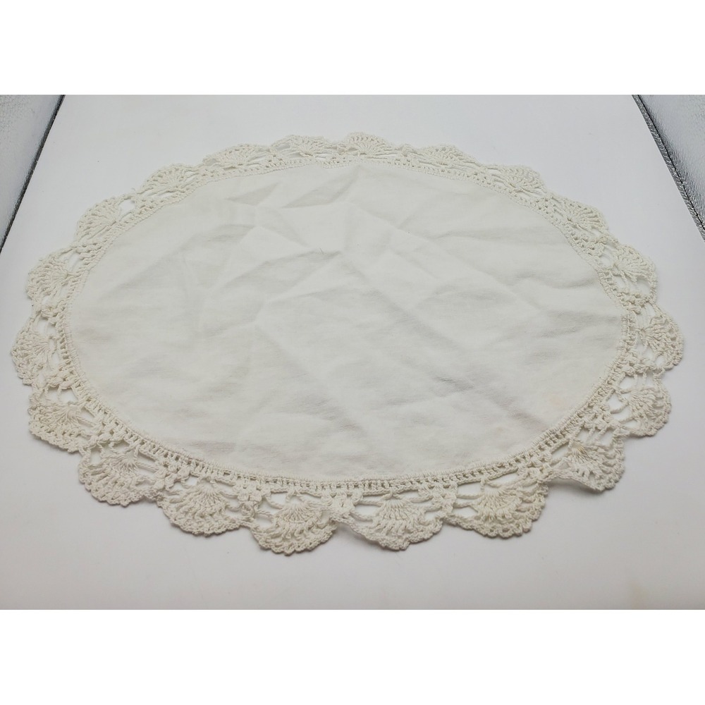 Vintage Mid-Century Small Oval Linen Doily Hand Crochet Lace Trim 13x10